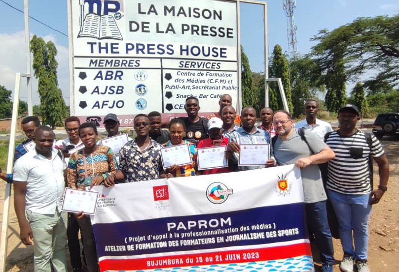 ABPInfos's tweet photo. #Burundi : Clôture d'une formation de 5 jours, en journalisme sportif, dispensée  par @ESJLille, à l'endroit des journalistes des sports membres de @SportAjsb. C'est dans le cadre du projet médias #PAPROM appuyé par @franceauburundi https://t.co/1g1YtnIpFy