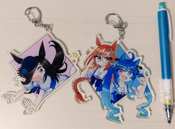 アクキー届いてた!!!!!めっちゃすごい…!綺麗 いちばん大きいサイズにしたんだけど思ってたより大きい