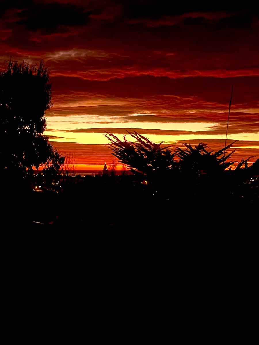 LM_Garfias's tweet photo. Desde mi casita el más bello amanecer… que lindo es Punta Arenas 🌅 https://t.co/ixGuULlDSX