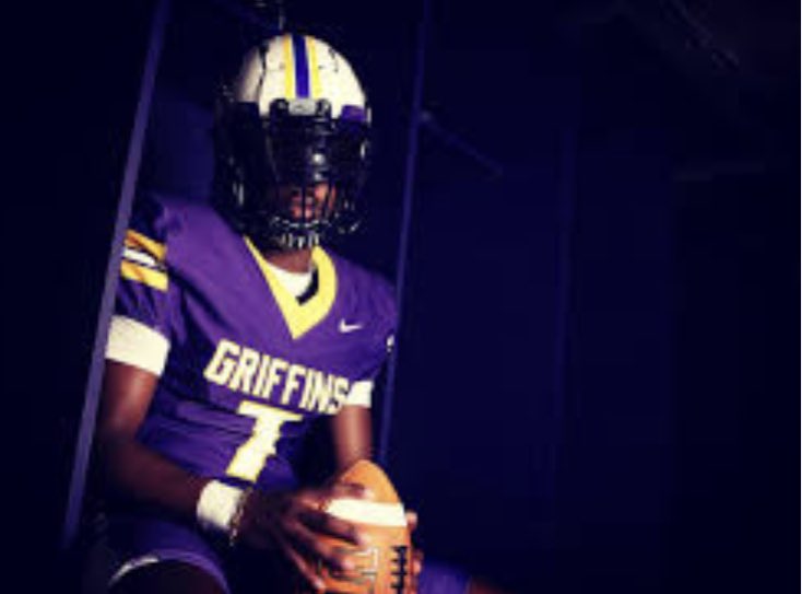 darne110's tweet photo. After a great Conversation with @Coachpounds1 blessed to receive a offer from Fontbonne University in St. Louis !💕 https://t.co/6OOyvqlRDL
