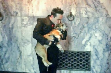 SzBori1's tweet photo. Oswald loves Edward.
Not just the dog. The green one too 💚💜
#SaveGotham #Gotham #dconmax @HeroMode @StreamOnMax https://t.co/OD9OXHCwC4