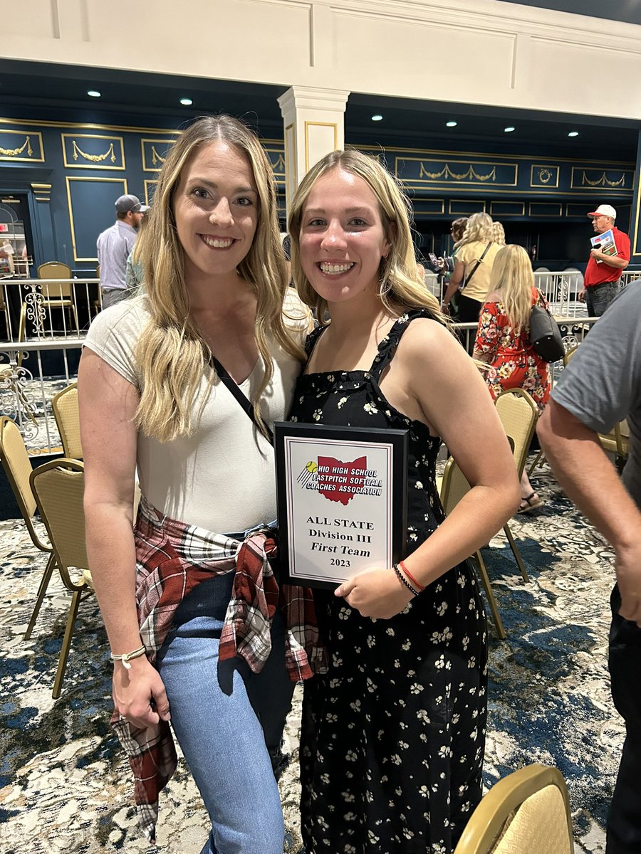 maddieeee27's tweet photo. Had a great time earning my All state 1st team award! @UFOilerSoftball @AshlandUSball @TiffinUSoftball https://t.co/RpzmI12fSg