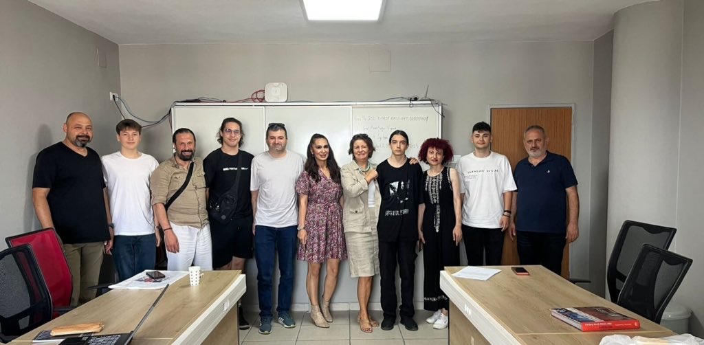 🇹🇷🤝🇪🇺Müdürlüğümüz Mesleki Eğitim Alanı Erasmus Konsorsiyumu kapsamında,Avusturya'da  Kısa Süreli Öğrenci hareketliliği gerçekleştirecek Cavit Çağlar ve Öztimurlar MTAL öğretmen ve öğrenciler velilerine bilgilendirme toplantısı yapıldı
<a href="/bursailmem16/">Bursa İl Millî Eğitim Müdürlüğü</a> 
<a href="/SeyitAliBuyuk/">Seyit Ali Büyük</a> 
<a href="/mahmutbrs16/">mahmut</a>