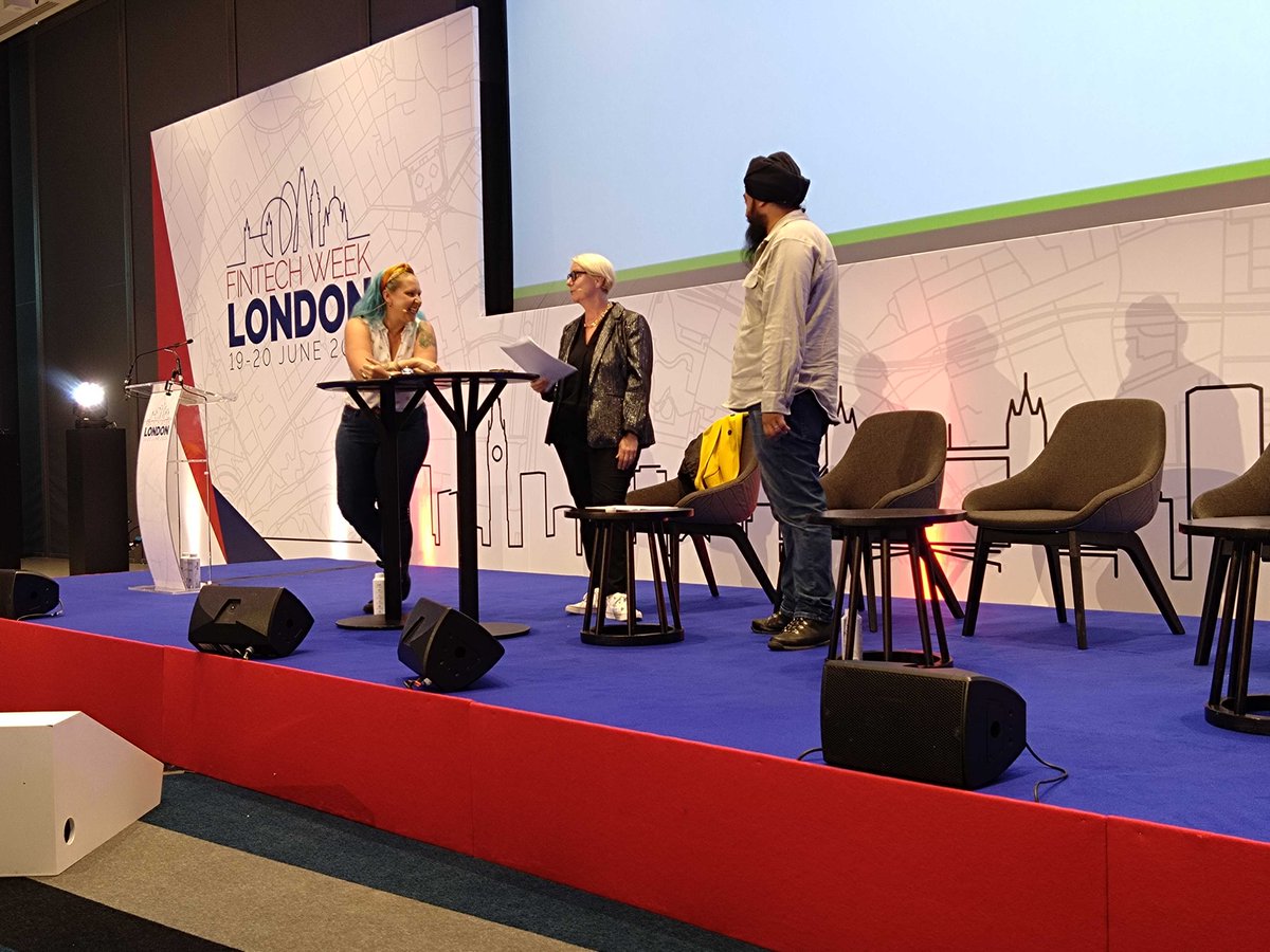 FintechWeekLDN's tweet photo. "Open banking is when a bank is open but it's never late enough so I always freaking miss it and that's why I will rely solely on online banking, thanks fintech." Abigoliah Schamaun.

#FTWLondon2023 #fintechevent2023 #fintechconference2023 https://t.co/AN8yT9xj2m