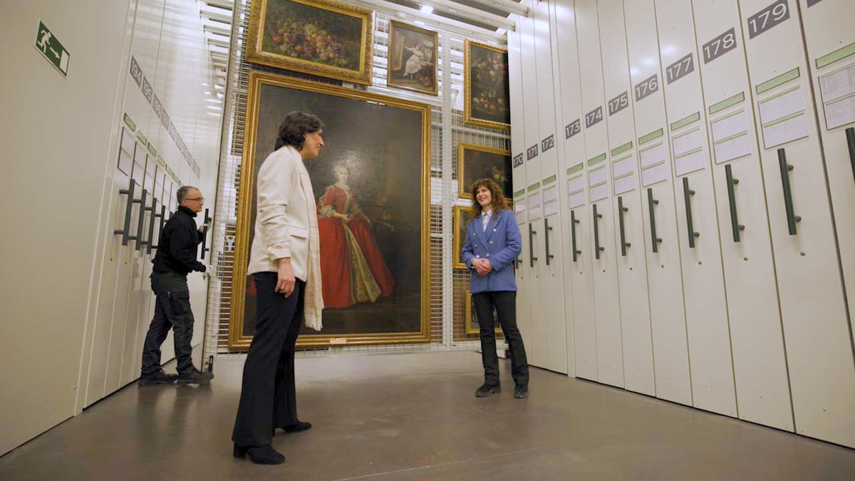 WinWinAudiovis's tweet photo. En los almacenes del Museo del Prado se guardan más de seis mil obras. Impresiona ver el movimiento de los armarios de 1000 kilos donde se guardan los cuadros. Un trabajo que hace la brigada de arte

Te lo mostramos el jueves en #LosPilaresDelTiempo a las 22:00h en @la2_tve https://t.co/M3CF0JFIlH