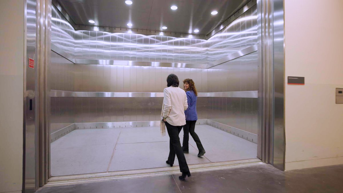 WinWinAudiovis's tweet photo. En los almacenes del Museo del Prado se guardan más de seis mil obras. Impresiona ver el movimiento de los armarios de 1000 kilos donde se guardan los cuadros. Un trabajo que hace la brigada de arte

Te lo mostramos el jueves en #LosPilaresDelTiempo a las 22:00h en @la2_tve https://t.co/M3CF0JFIlH