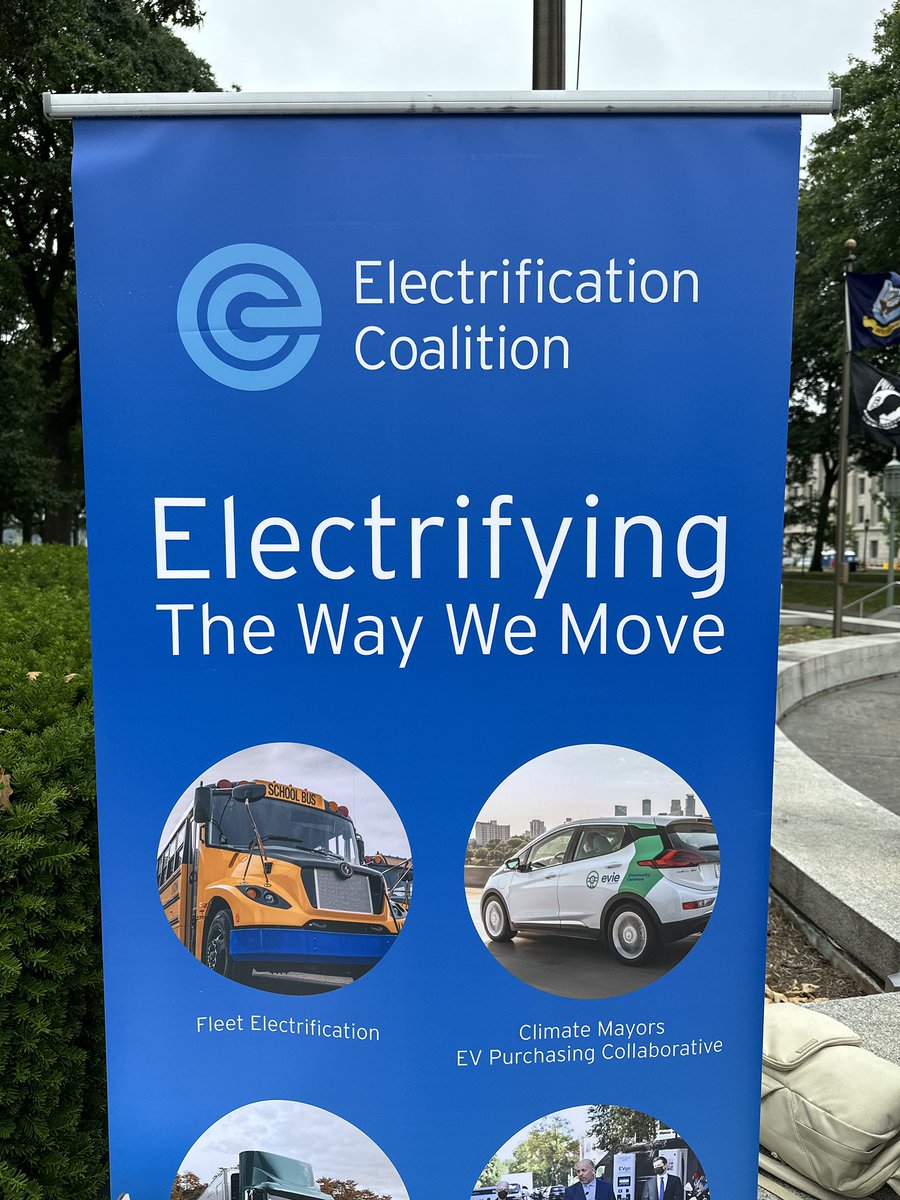 Good morning #Harrisburg! 👋 Our Pennsylvania Medium- and Heavy-Duty Electric Vehicle Bootcamp has begun. Join us now for panel discussions on floor 14 at @HarrisburgU and check out our electric truck & bus display on Commonwealth Ave. #DriveElectric #PaMHDEVs