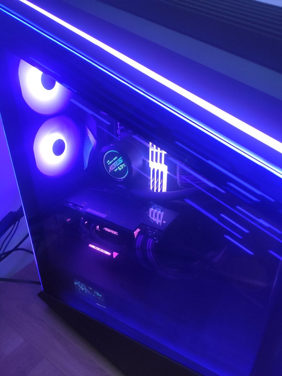 eraxis99's tweet photo. Le setup full @AORUS_France est presque fini. Plus que les RAM et le stockage et la bête sera parfaite 😎. Ça donne envie de reprendre les streams vite. https://t.co/AJPSn1Typr