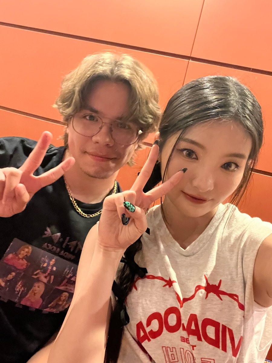 RamiroIsThicc's tweet photo. Such an energetic group. I hope to see you girls again. #트라이비 #tri_be #tribe #tribedaloca #kpop
#tribevidalocatour #tribeinchicago #tribe_vidaloca_chicago https://t.co/sS2EmDW5i4