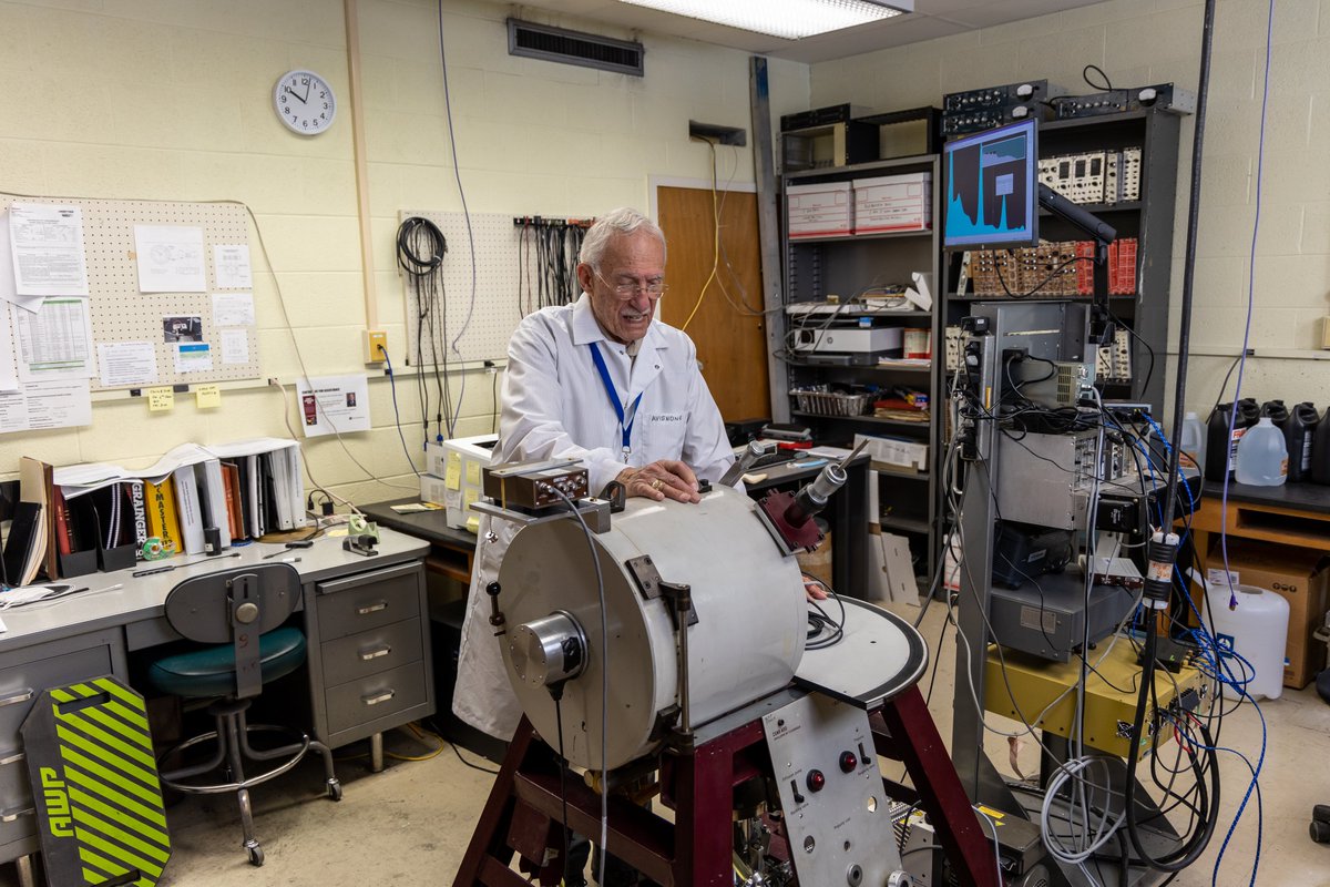 UofSC_CAS's tweet photo. At 90, Frank Avignone’s curiosity still drives the #USC physicist to devise new experiments and seek more mysteries about the universe. ☄️🌌🛸

Full story ➡️: https://t.co/ggCWIJrJYT https://t.co/2P7L3vYJCj