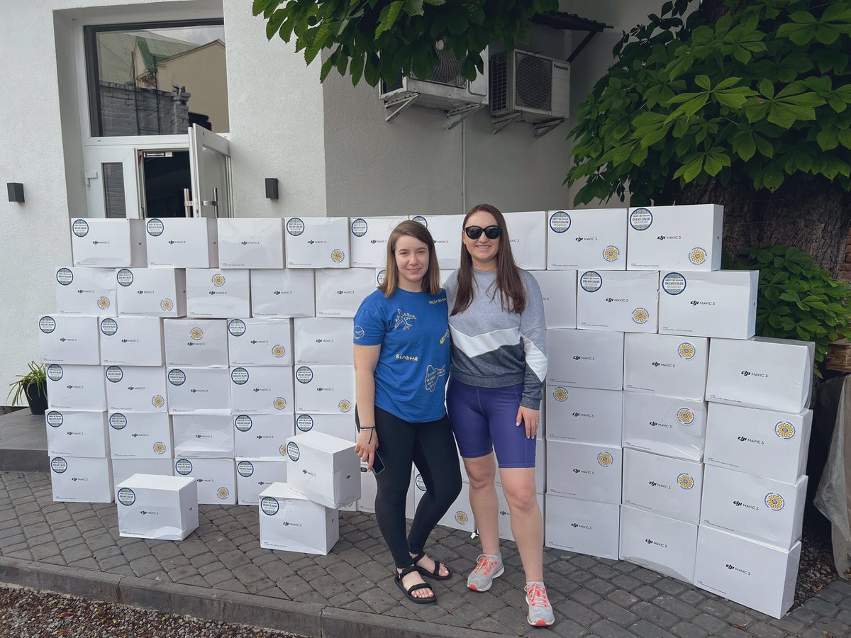 TonyaLevchuk's tweet image. Despite a sleepless night in Lviv 🇺🇦, our team eagerly arrived at the office early this morning to pack another large shipment for the front lines 💪🏻🇺🇦💙💛
Alongside @okeanelzy, @s_vakarchuk, and @LibertyUkraineF, we successfully raised funds during the OE #helpforukraine tour…