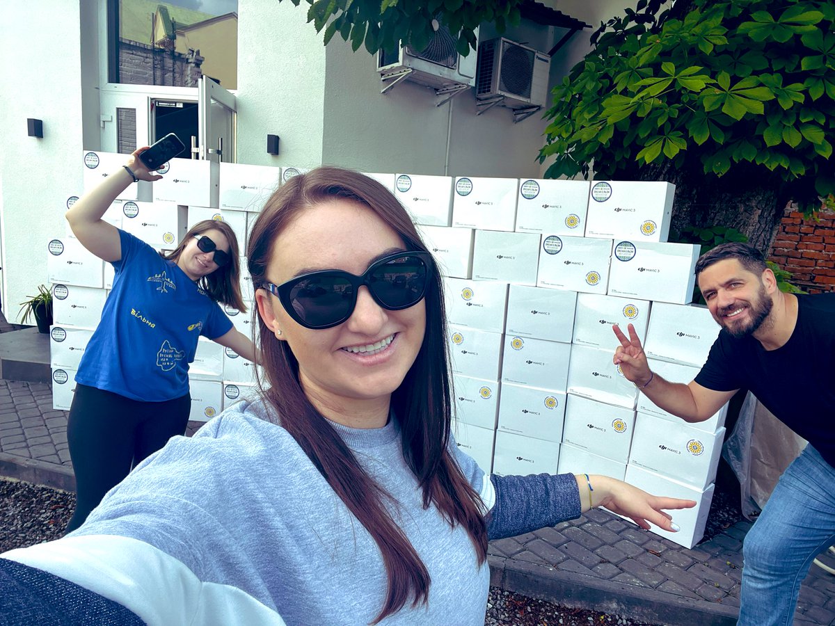 TonyaLevchuk's tweet image. Despite a sleepless night in Lviv 🇺🇦, our team eagerly arrived at the office early this morning to pack another large shipment for the front lines 💪🏻🇺🇦💙💛
Alongside @okeanelzy, @s_vakarchuk, and @LibertyUkraineF, we successfully raised funds during the OE #helpforukraine tour…