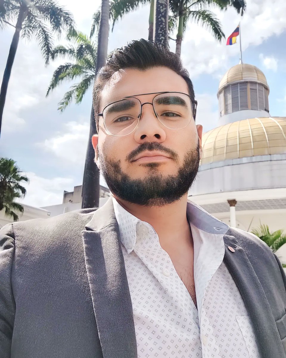 DanielAlvarezRo's tweet image. Estar en paz 🏳️ es estar bien en las circunstancias que sea, con pérdidas, aspectos que cambiar, alejándote de lo que te resta: lugares o personas.

Siempre he dicho que si la vida solo se tratara de ser feliz fuera muy aburrida, hay que luchar, saber perder, aprender y seguir.