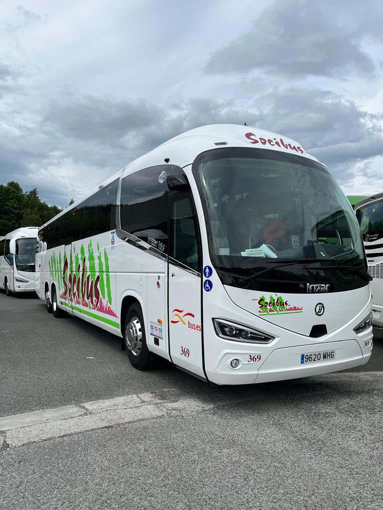 Socibus's tweet photo. Bienvenidos 367, 368 y 369. Seguimos renovando la flota para ofrecerte una movilidad más moderna y sostenible. Apostamos por el Irizar i6S Efficient, diseñado para reducir al máximo los consumos y emisiones, con la tecnología más avanzada. ¿Lo pruebas? ✅https://t.co/rWCtILSf6i https://t.co/74fQkNltgk