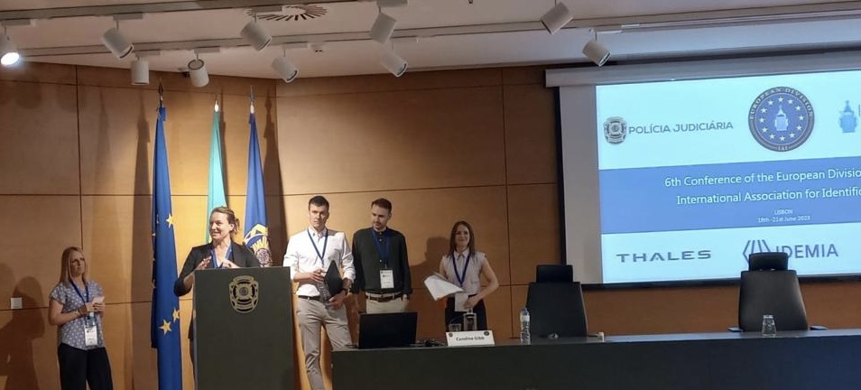 Four of our very talented and dedicated @SPA_Forensics Senior Fingerprint Examiners presenting at this year's @IAI_EU Annual Conference in Lisbon today, alongside @gibbyprint on the subject of 'Computer-Assisted Consensus'. A fantastic collaboration.  @ProfNNicDaeid @lrcfs