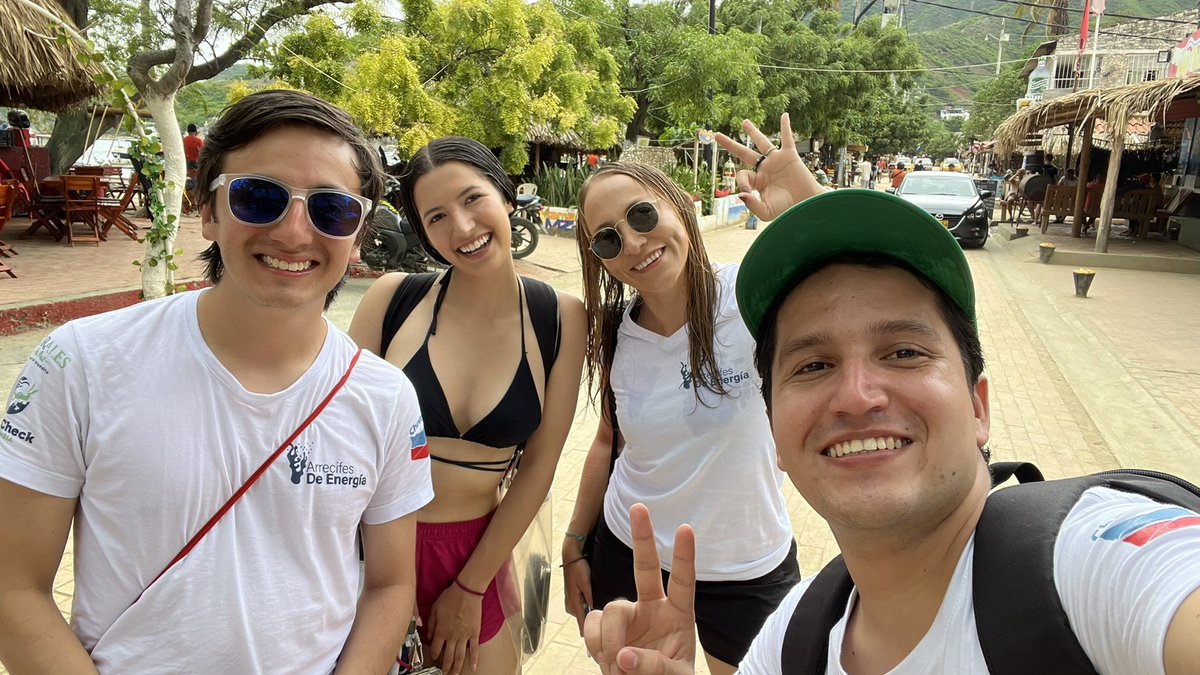 YulmerPerez's tweet photo. #ReefCheck || Días maravillosos de aprendizaje y aportes a nuestros arrecifes de corales, junto a expertos en la materia. Logramos certificarnos cómo #EcoDivers y nuestro compromiso seguirá siendo por lograr restaurar muchos ecosistemas que hoy se encuentran en peligro. https://t.co/Bn48l80vFb