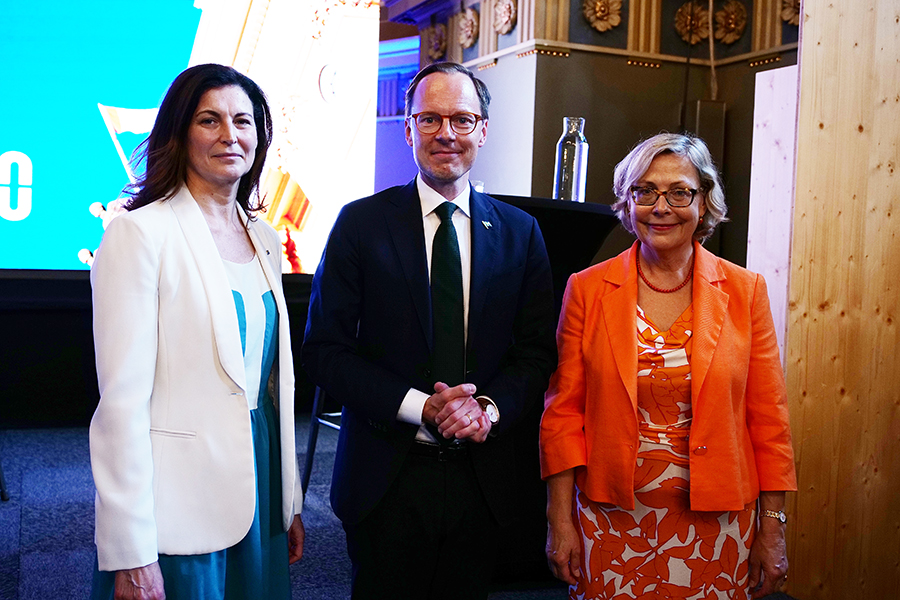 Utbdep's tweet photo. 🇸🇪🇪🇺 Konferensen i Lund avslutades med att utbildningsminister @matsperspektiv presenterade en deklaration om hur samhället kan öka nyttan av forskningsdata. #EU2023SE

Läs deklarationen: https://t.co/3289aKB2fl https://t.co/dE8URFexF2