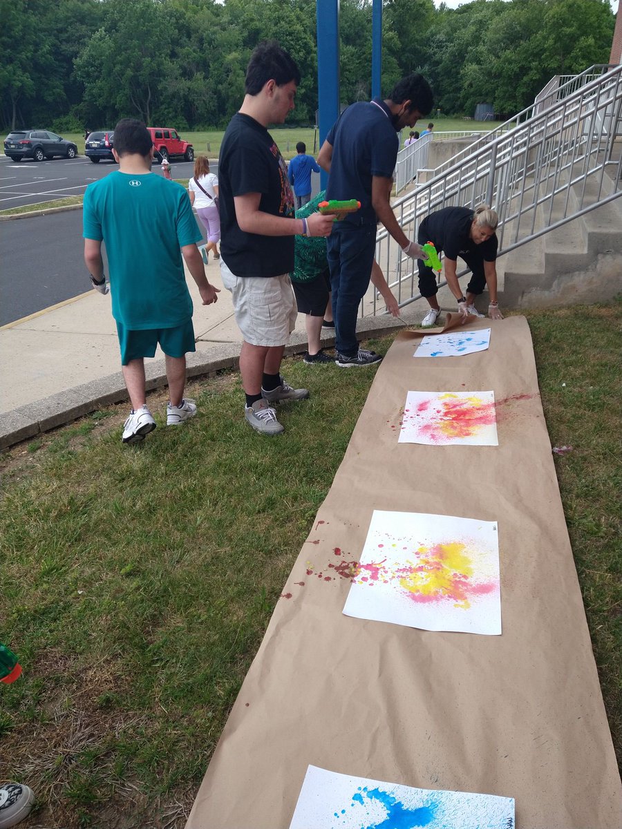 ASD final exam! Water gun painting and sidewalk chalk drawing!  #AutismAwareness #artattheh #theregional <a href="/BravermanHHS/">Jeremy Braverman-Howell HS Principal</a> @FRHSDSup