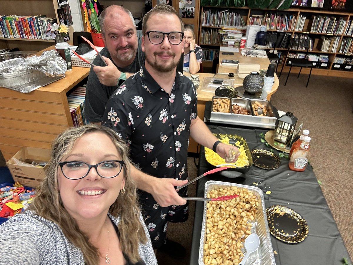 The tradition continues. Grad breakfast served by their teachers. ⁦<a href="/SchoolPlymouth/">Plymouth School</a>⁩ ⁦<a href="/yandoclass/">Travis Yando</a>⁩