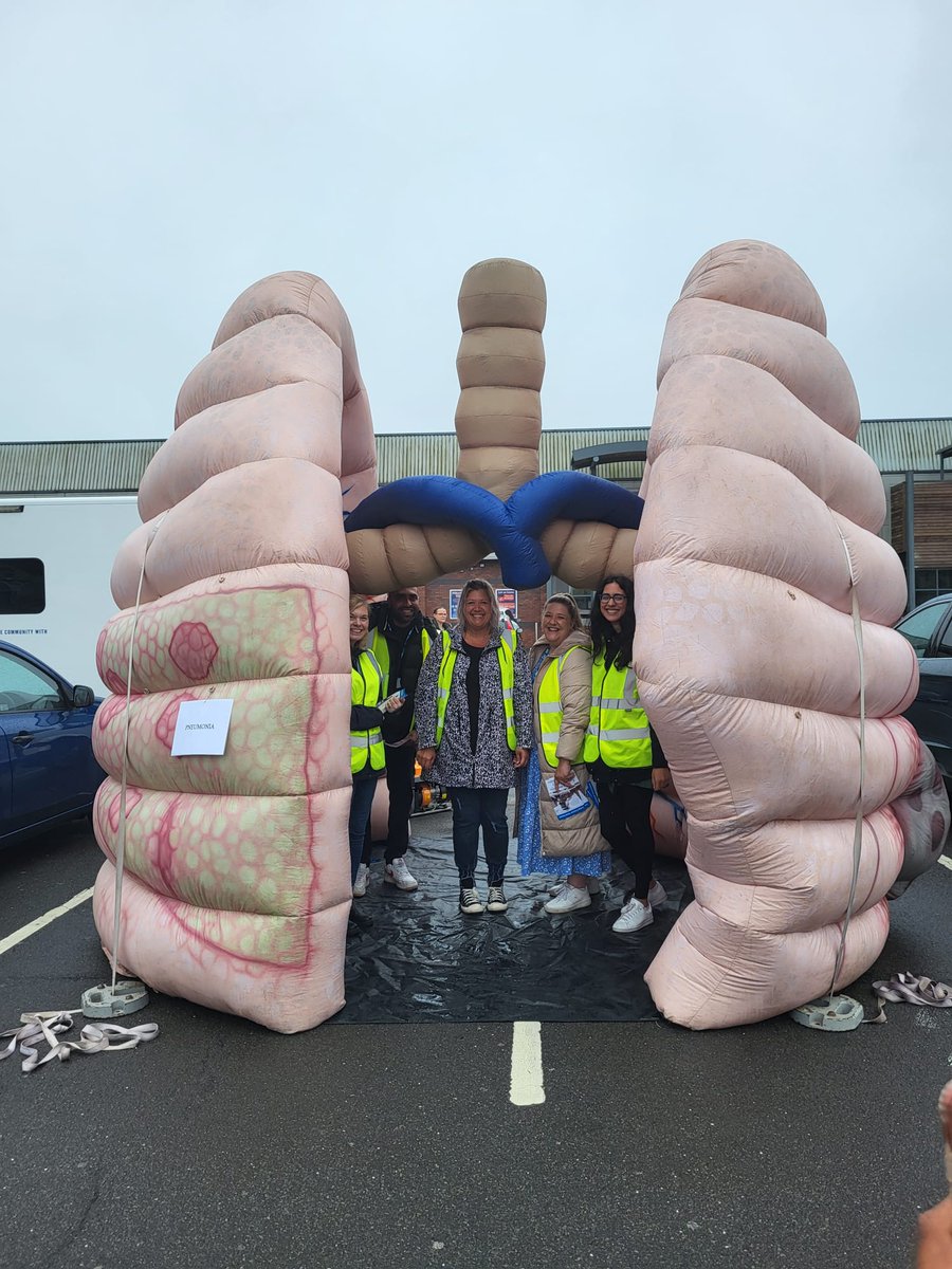 NHS_LLR's tweet image. Today the LLR cancer team visited Morrisons in Coalville to talk to local residents about lung health. 

To find out more visit, …erleicestershireandrutland.icb.nhs.uk/lung-health/.