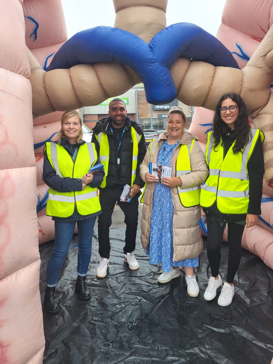 NHS_LLR's tweet image. Today the LLR cancer team visited Morrisons in Coalville to talk to local residents about lung health. 

To find out more visit, …erleicestershireandrutland.icb.nhs.uk/lung-health/.