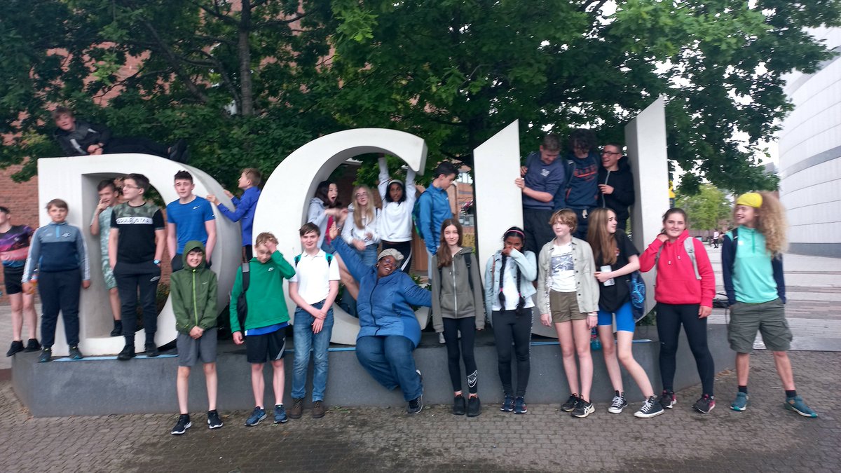 This week, we welcomed the first group of secondary school students to @DCU for our Electronic Engineering Summer camps. Today, they took part in the egg drop challenge before excitedly exploring our campus with our student ambassador Loya⚡️ 

#ElectronicEngineering #Engineering