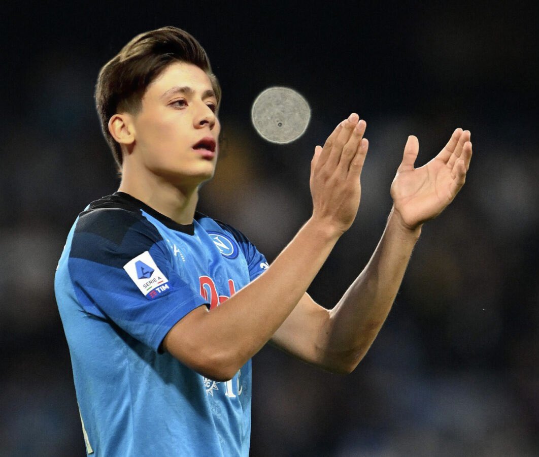 🚨🚨 Arda Güler 🇹🇷 serait sur le point de signer à Naples pour 17,5M€. Salaire de 1,1M/an pour 5 ans. Visite médicale à Villa Stuart programmée pour la semaine prochaine.  🚨🚨

(<a href="/Achraf_SSCN/">A'</a> via <a href="/oublito/">Oublito</a>)