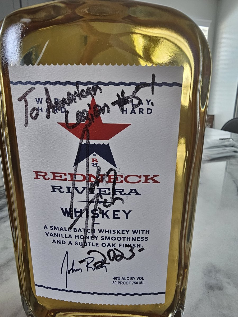 wiccan323's tweet photo. This bottle was auctioned off at the 104th American Legion Department of Florida Annual Convention with the proceeds benefiting District 5. @johnrich https://t.co/dmvskeXa65