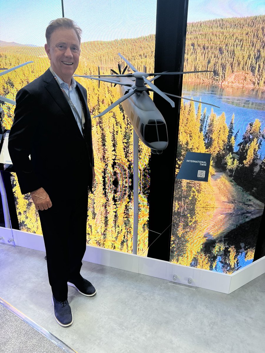 GovNedLamont's tweet image. Today at the 📍 #ParisAirShow.

Connecticut is a leader in the aerospace industry, and in order to maintain our superiority, we’re here to engage with the industry.

The goal is to bring more CT made products to the world and attract more global companies to do business in CT. ✈️