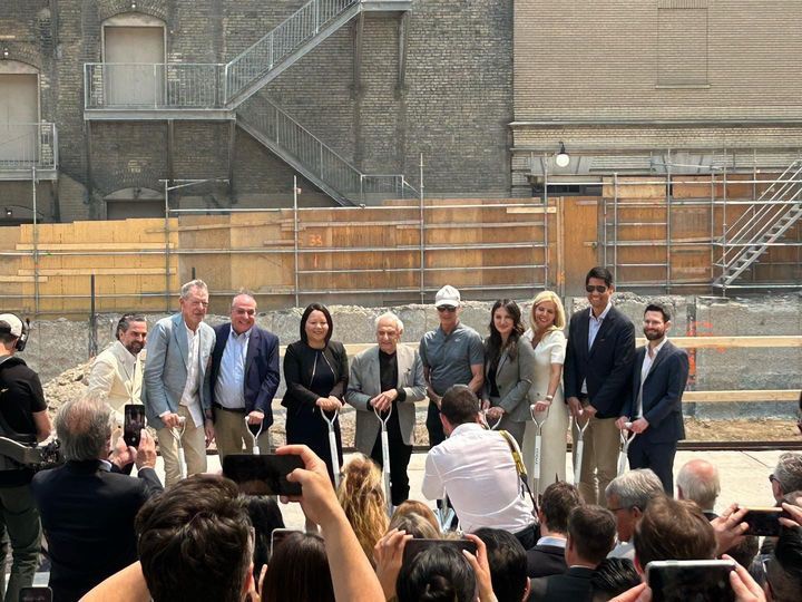 Smith + Andersen (@smithandersen) on Twitter photo June 7th marked the *official* start of construction on one of our #TowerTuesday faves – Forma Condos in #YYZ 🥳🏗️
The world-renowned architect Frank Gehry, who designed the towers, was even in attendance! Check out these great 📸 from <a href="/greatgulf/">Great Gulf</a> & S+A Principal Bram Atlin. June 7th marked the *official* start of construction on one of our #TowerTuesday faves – Forma Condos in #YYZ 🥳🏗️
The world-renowned architect Frank Gehry, who designed the towers, was even in attendance! Check out these great 📸 from <a href="/greatgulf/">Great Gulf</a> & S+A Principal Bram Atlin.