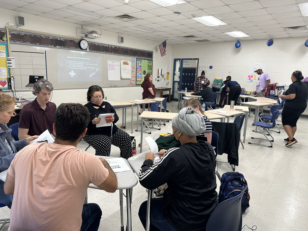 What an honor presenting with <a href="/ladidadada/">Laura Soldevilla</a> &amp; Christine Joyce! <a href="/DPSMentors/">DPS Beginning Teacher Support Program</a> <a href="/DurhamPublicSch/">Durham Public Schools</a> #SPLASH NCEES Pieces!