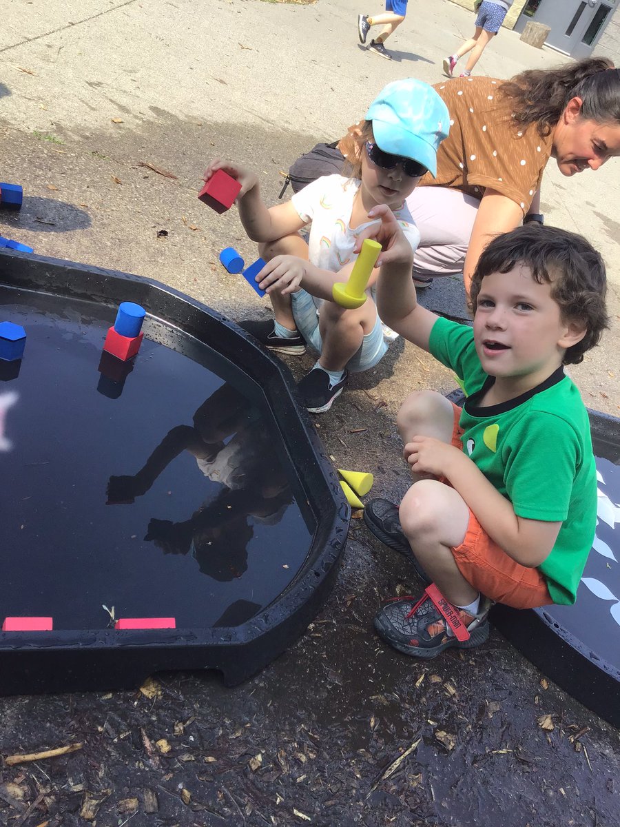 JBrentECE's tweet photo. Learning through play in the #OutdoorClassroom.
#WholeChild #NaturalConnections #ItsTheirWorld.
#SelfReg in action! https://t.co/xg4ry2zowD