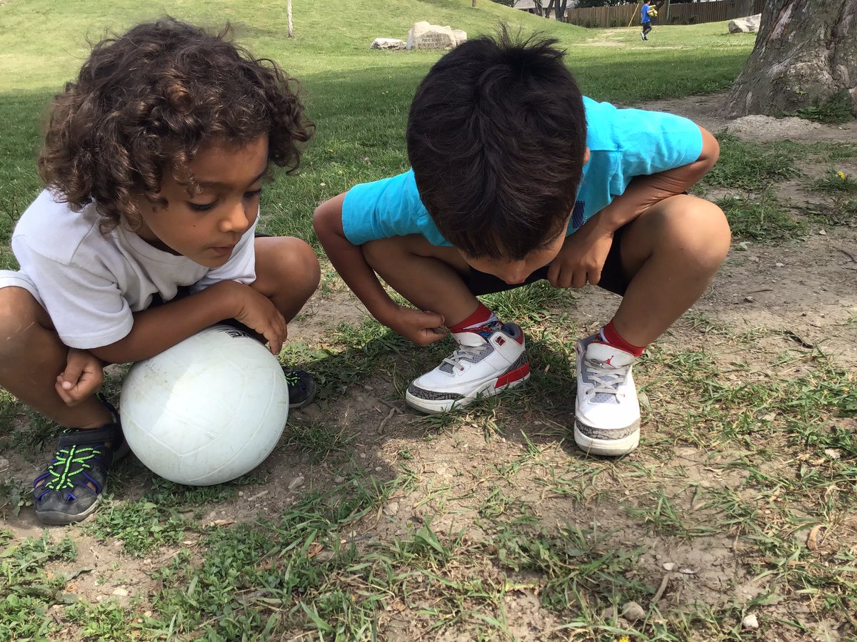 JBrentECE's tweet photo. Learning through play in the #OutdoorClassroom.
#WholeChild #NaturalConnections #ItsTheirWorld.
#SelfReg in action! https://t.co/xg4ry2zowD
