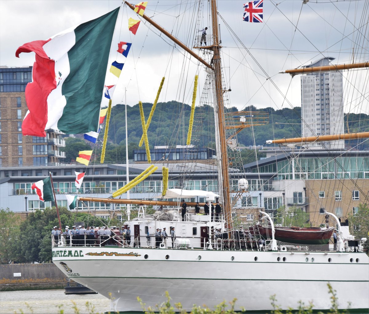 Mexican🇲🇽 Sail Training Ship⛵️Cuauhtémoc arriving on the #Thames heading for a stay at #WestIndiaDock #London where it is open to the public (details below).

@Embamexru @SEMAR_mx #IberoBizantino2023 #Cuauhtémoc #BE01

#dlr_blog