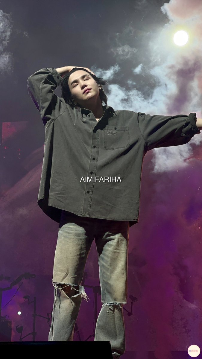 Xorberry's tweet photo. Bf! Mau foto yoongi yg pke baju ini dong my 🥺 https://t.co/fGq37S76gl