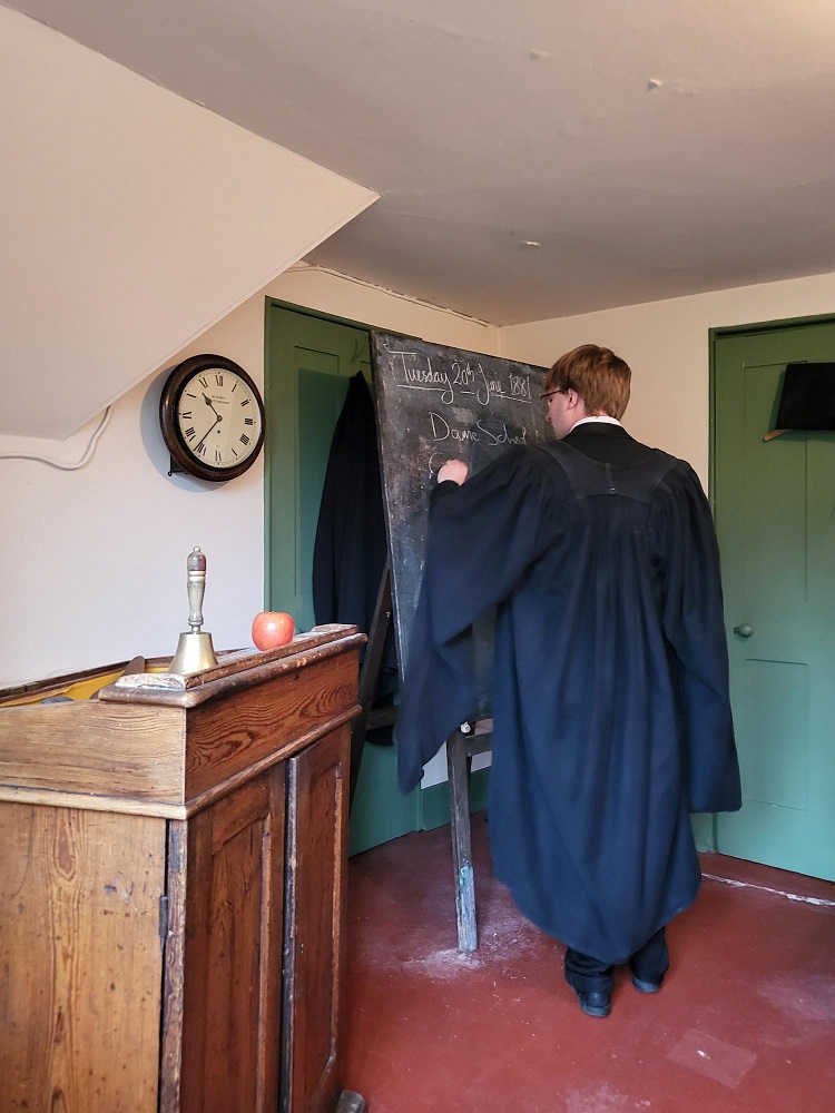 Mansfield Primary Academy (@mansfieldgat) on Twitter photo Our year 2's have had a fantastic morning experiencing school life as Victorians at <a href="/NewsteadAbbey/">Newstead Abbey</a> #victorian #wearegat #history Our year 2's have had a fantastic morning experiencing school life as Victorians at <a href="/NewsteadAbbey/">Newstead Abbey</a> #victorian #wearegat #history