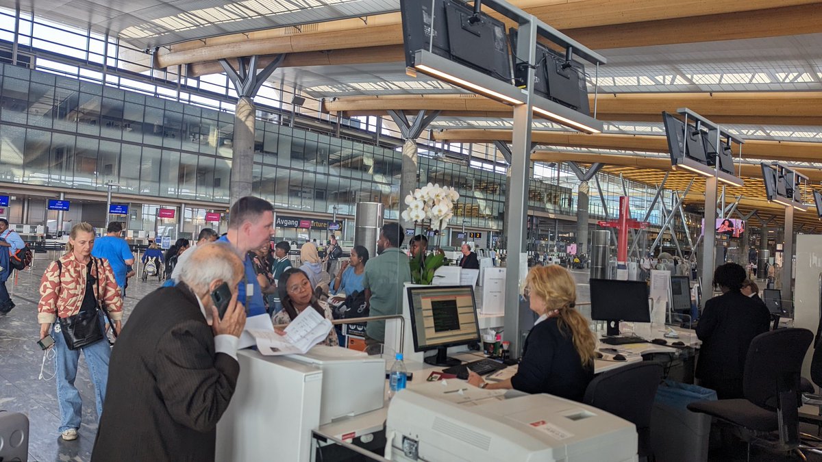 MachikoTokyo116's tweet photo. At Norway international airport, @British_Airways cancelled our flights without notifying us and looks like we are not the only ones😢 many people are confused and the staff here is not very helpful😢
BA0767 from Oslo to London https://t.co/dQzoFdORVa