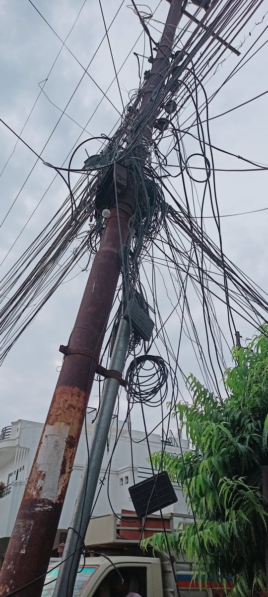 Purtika8's tweet photo. This pole beside my house(120c)is holding wires of many houses of eldeco1 lko colony. It can fall anytime on my house and despite several complaints to @uppcl no one hearing us. Requesting authorities to take action before monsoon arrives. @DyCMGoUP @myogiadityanath @JagranNews https://t.co/cTK2knyq2q