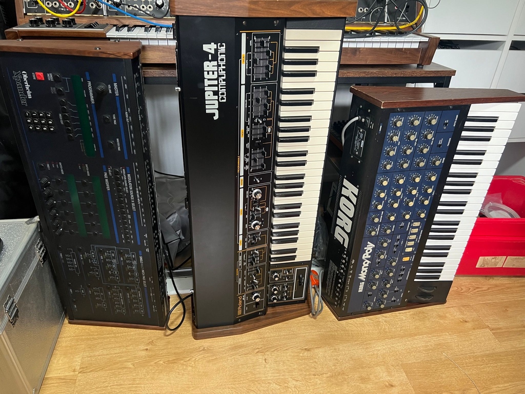 ASUKLTD's tweet photo. โก๏ธ More analogue goodies in the alternate vintage corner! Have you tried any of these synths? What were your impressions? ๐น๐ต๐น๐งโ
.โ
.โ
#modularmoog #korgmonopoly #rolandjupiter4 #oberheimxpander #synthgear #synthcollection #synthsetup #synthporn https://t.co/4tQ1c2eCGe