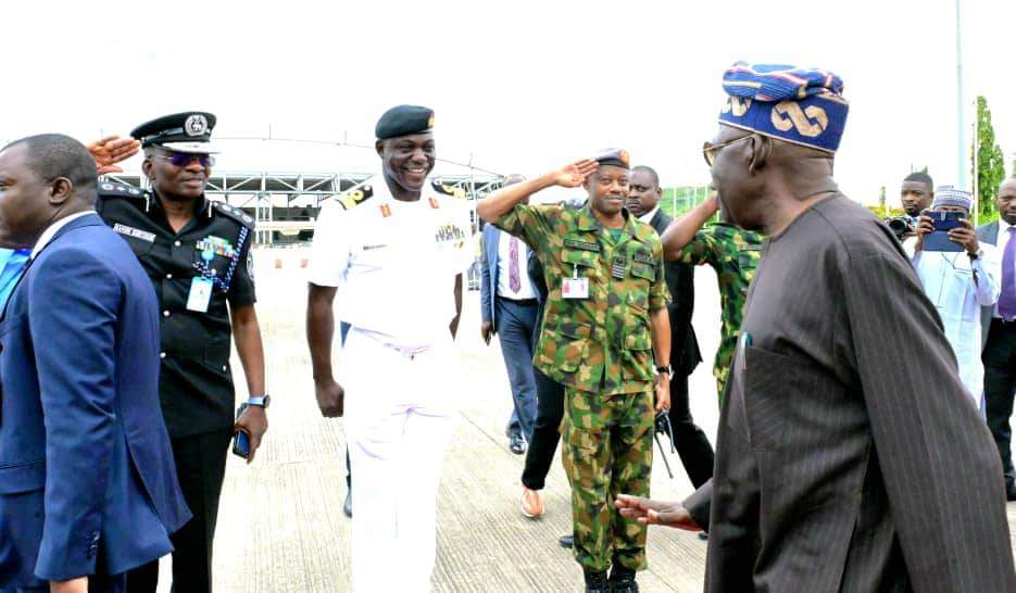DeeOneAyekooto's tweet photo. President Bola Ahmed Tinubu, Secretary to the Government of Federation, Senator George Akume, Chief of Staff, Rt. Hon. Femi Gbajabiamila and Imo State Governor Senator, Hope Uzodimma at the Presidential Wing of the Nnamdi Azikwe International Airport, Abuja as the President travels to Paris on Tuesday afternoon to attend the Global Financing Pact Summit.