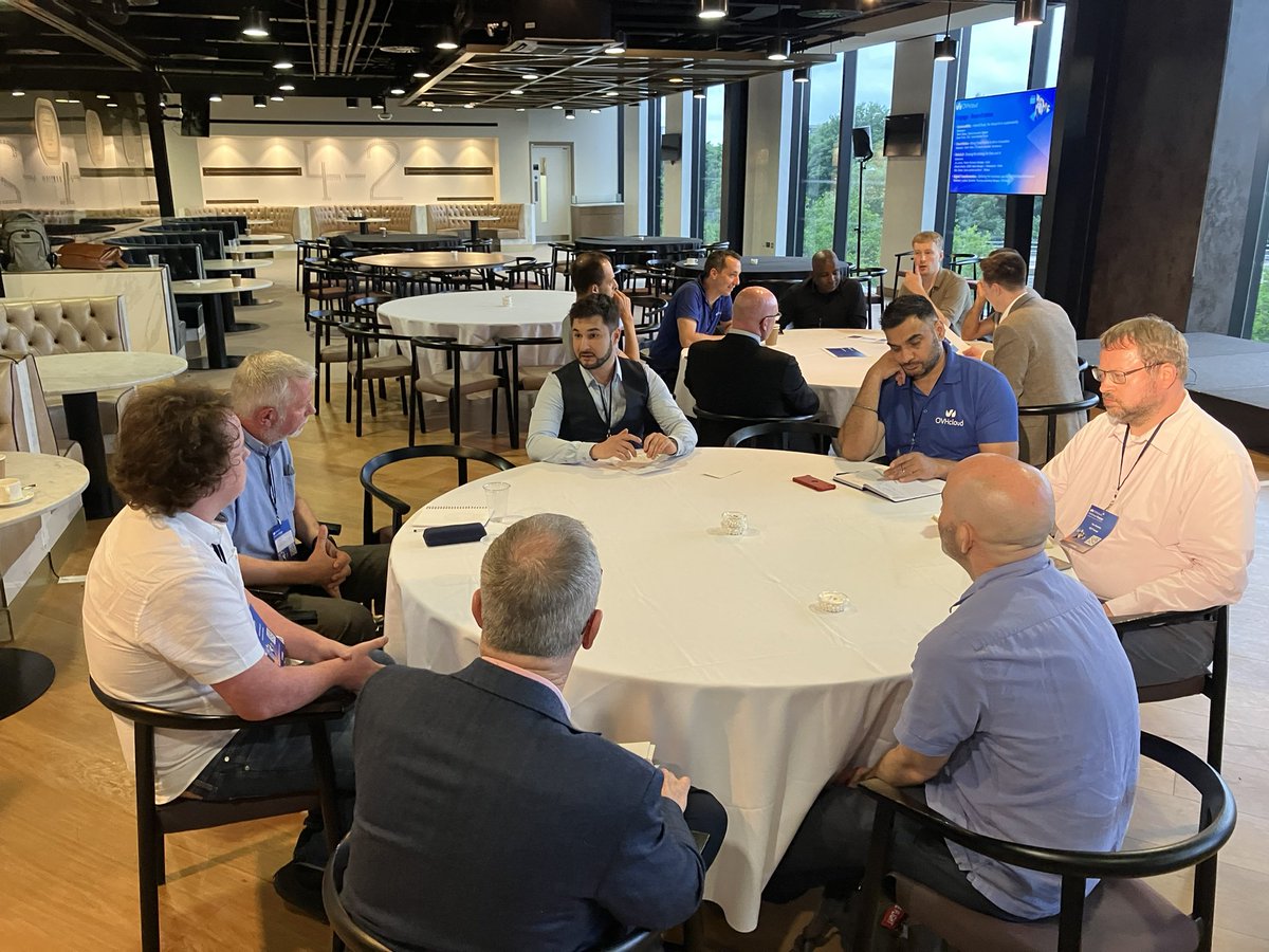 OVHcloud_UK's tweet photo. Moving onto some very engaging round-table discussions covering topics such as #Sustainability🌱 in #HybridCloud☁️, Data & #AI and #DigitalTransformation.
#OVHcloudEngage https://t.co/yAgRBjMopg