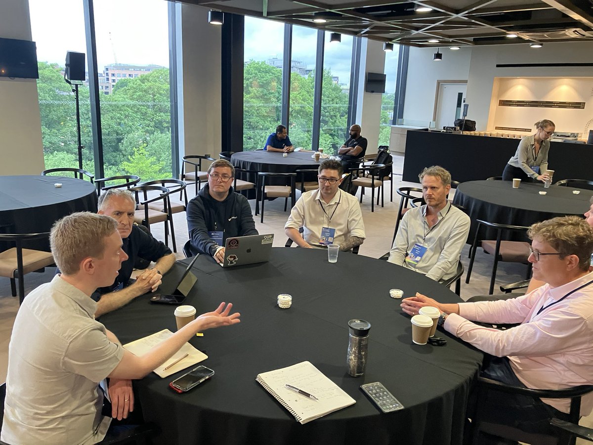 OVHcloud_UK's tweet photo. Moving onto some very engaging round-table discussions covering topics such as #Sustainability🌱 in #HybridCloud☁️, Data & #AI and #DigitalTransformation.
#OVHcloudEngage https://t.co/yAgRBjMopg