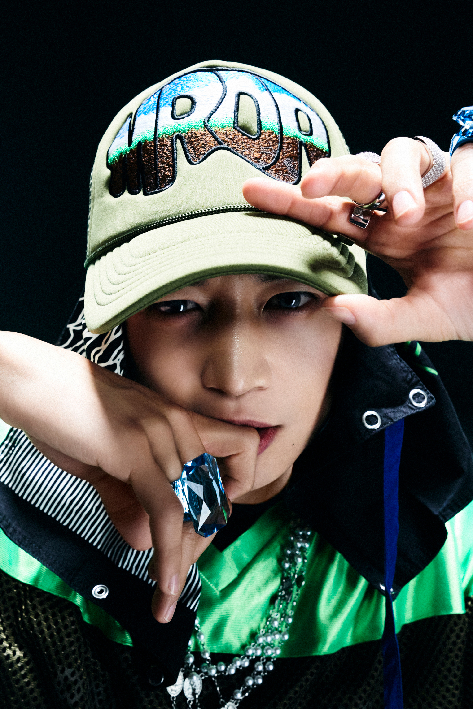 MINHO (SHINEE) 直筆サインポスター Amazon.co.jp: ミンホ直筆サイン入り2Lサイズ写真‥Choi Min-ho