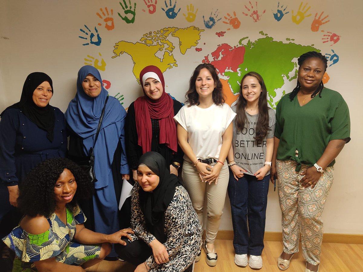 Finaliza el curso nuestro grupo de español. El aprendizaje del idioma es vital para empoderarse. Estamos muy orgullosas de nuestras chicas que gracias a Estela, nuestra voluntaria, han dado un paso más en sus vidas. #adubir #nosotrastambiénhablamos