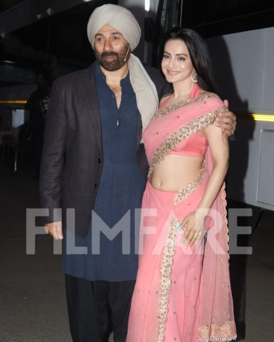 #SunnyDeol and #AmeeshaPatel get clicked at a promotional event for their upcoming film #Gadar2.♥️