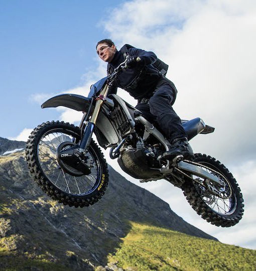 Tom Cruise on doing his most dangerous stunt on the first day of filming ‘MISSION IMPOSSIBLE 7:

“Well we know either we’re going to continue with the film or not. Let’s know day one!”

(Source: etonline.com/media/videos/t…)