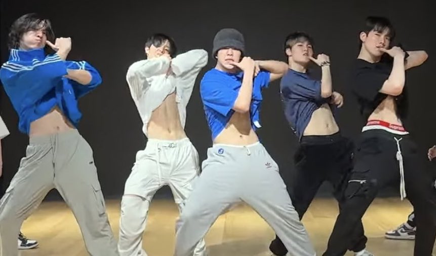 hyunsukbestboy_'s tweet photo. WHAT THE HELL T5!?!?!?? https://t.co/5qzhBsvbgB