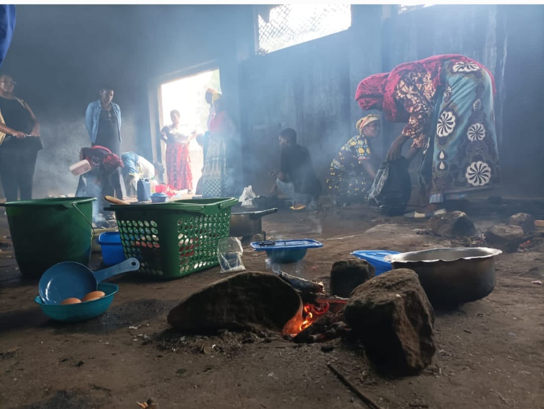 Zomba Central Hospital Guardian Shelter has switched from firewood to #biogas for cooking!
🔥No more smoke! #CleanCooking #HealthierEnvironment
Even exciting, Biogas technology has reduced cooking time and costs, making life easier for the women. #SustainableLiving #Efficiency