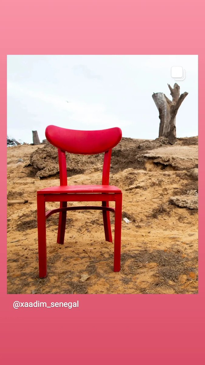 Xaadim_Senegal's tweet photo. Ce matin encore, l'absence m'est revenu à l'esprit.
Je réfléchis et j'essaie en vain d'imaginer le poids des absents dans la mémoire de celles qui les attendent.
#artwork #africanphotography #xaadim #NFTartist #NFT #Senegal https://t.co/B0CjKcnEKz