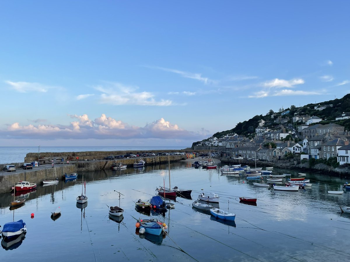 Gorgeous evening in Mousehole with friends. #lovecornwall #lovewhereyoulive #westpenwith